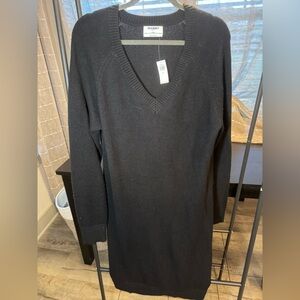 Old Navy Black V-Neck Sweater Dress